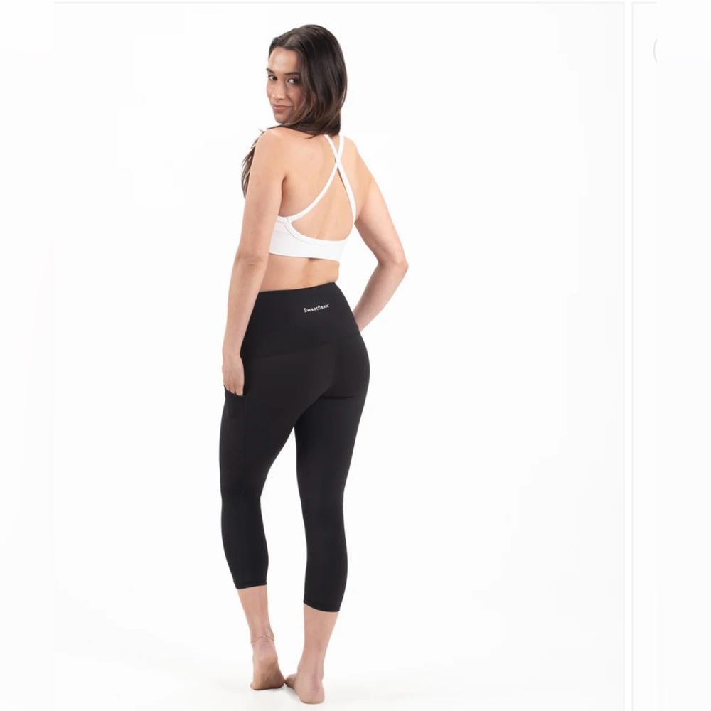 Sweetflexx Black Capris + Pockets | Hi-Rise | Resistance Leggings, Size 8 - Picture 3 of 10